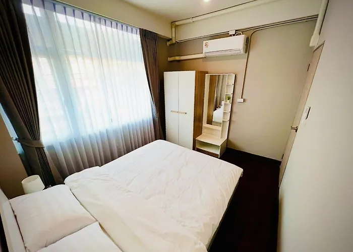 The Circle 4 *